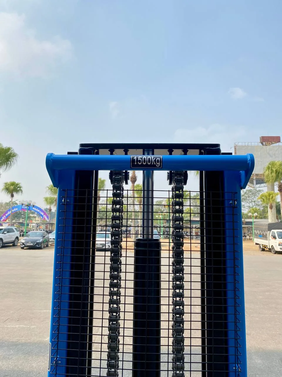 Nhãn tải 1.500 kg trên giá càng xe nâng tay cao Interlift CTY-EH1.5T