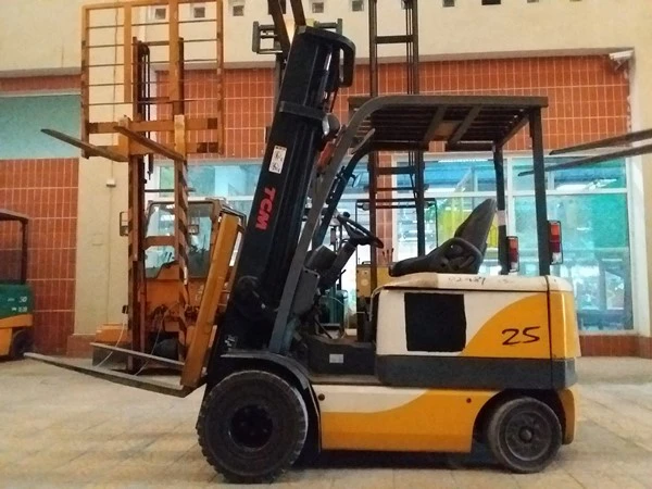 Xe nâng điện cũ TCM FB25-6 2.5 tấn khung V4000