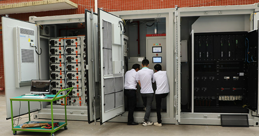 Hệ Thống BESS Vận Hành Ra Sao Trong Giờ Cao Điểm Và Thấp Điểm Điện?