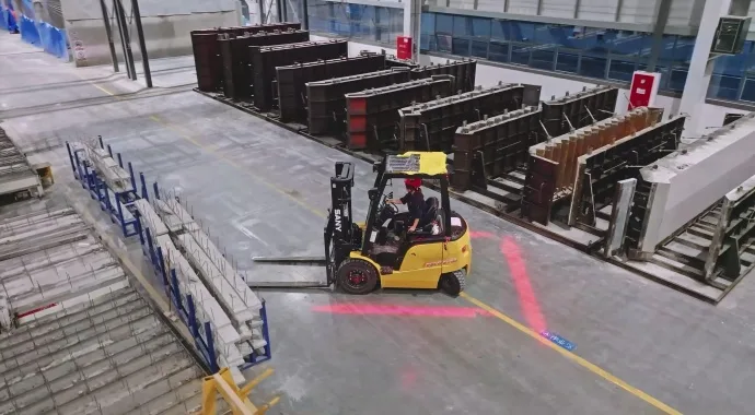 Xe nâng điện Sany C6 trong nhà máy vật liệu