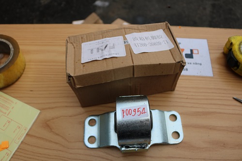 Cao su chân hộp số xe nâng 8FD/G10-J35