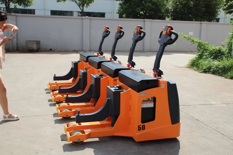 Xe kéo điện Zowell XTB30 — lô xe xtb50 ngoài trời (ảnh hãng)