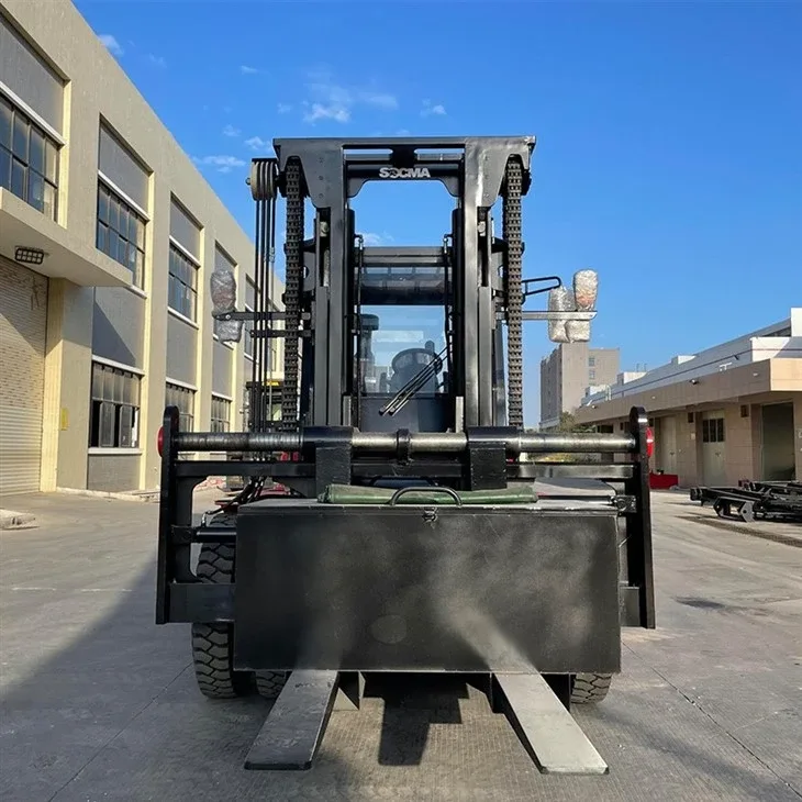 Xe nâng SOCMA 10 tấn nhìn thẳng trước