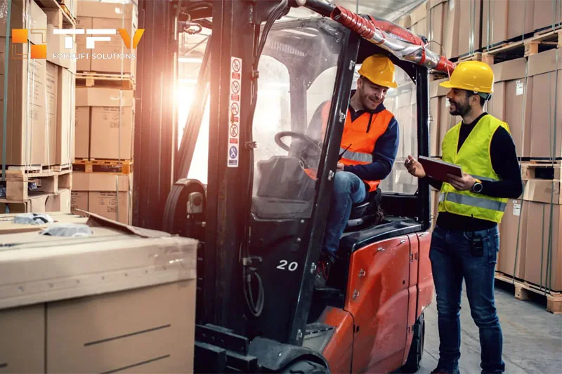 Thuê xe nâng kèm tài xế thường theo ngày, tuần hoặc dự án