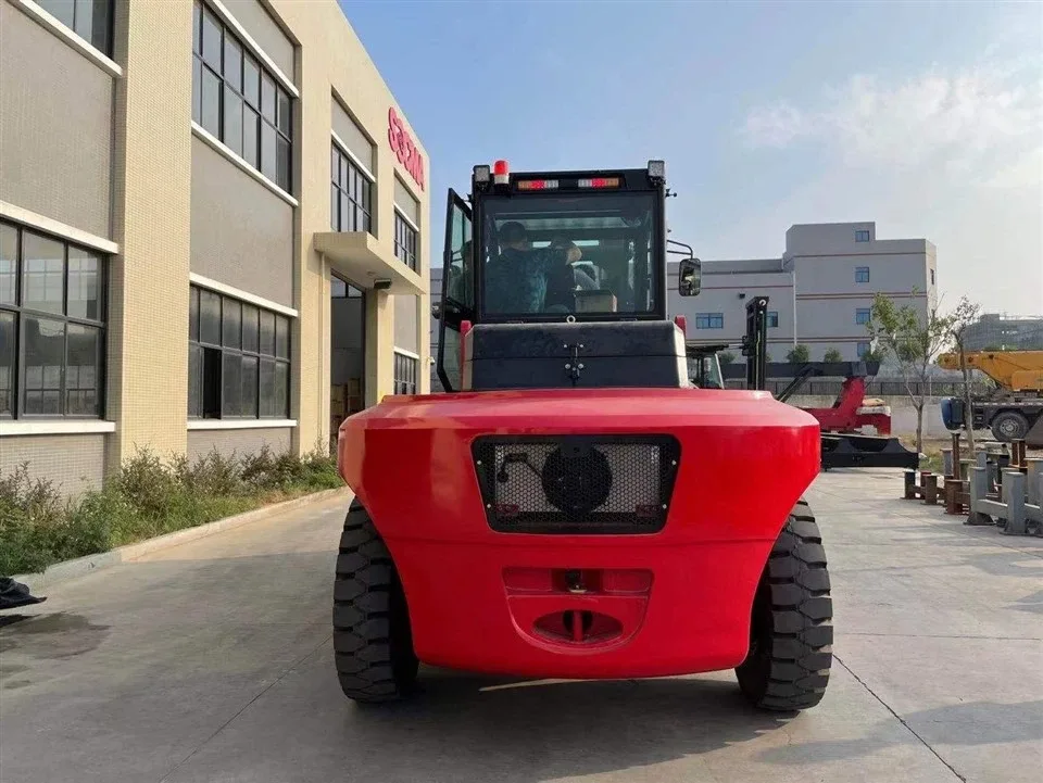 Xe nâng điện SOCMA 12 tấn nhìn thẳng phía sau