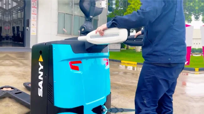 Chỉnh tay vịn xe nâng tay điện Sany SCB20-30A6