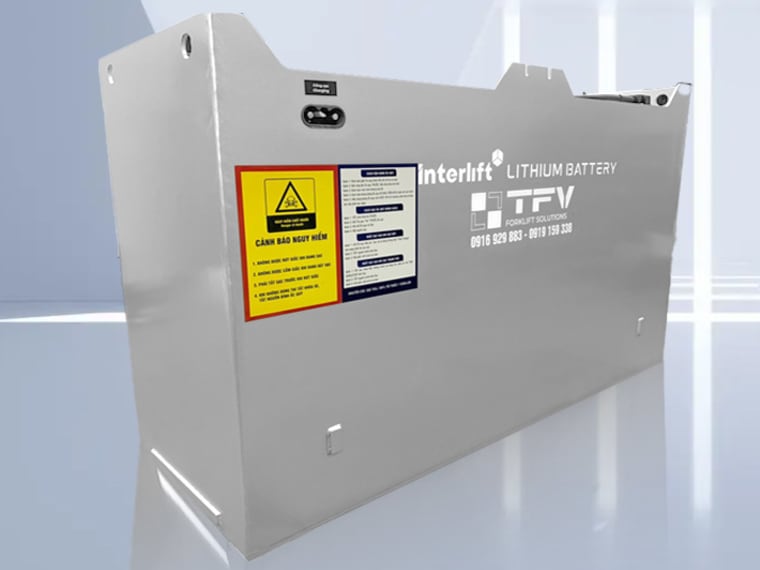 Pin lithium Interlift cho xe nâng điện trong kho vận