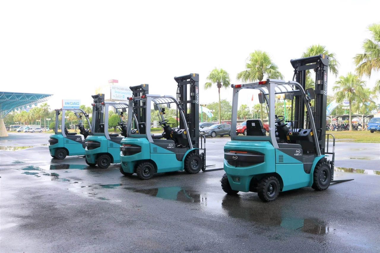 Đội xe nâng điện dùng pin lithium