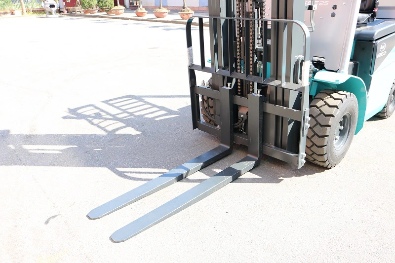 Xe nâng điện 2.5 tấn,hiệu Kion Baoli KBE25-01 Khung container VFHM4700 Mới 100%