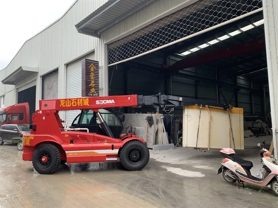 Lốp và khung gầm xe nâng telescopic SOCMA HNT110