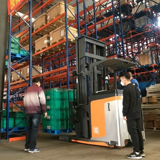 Xe nâng VNA Zowell VDA112 trong kho kệ