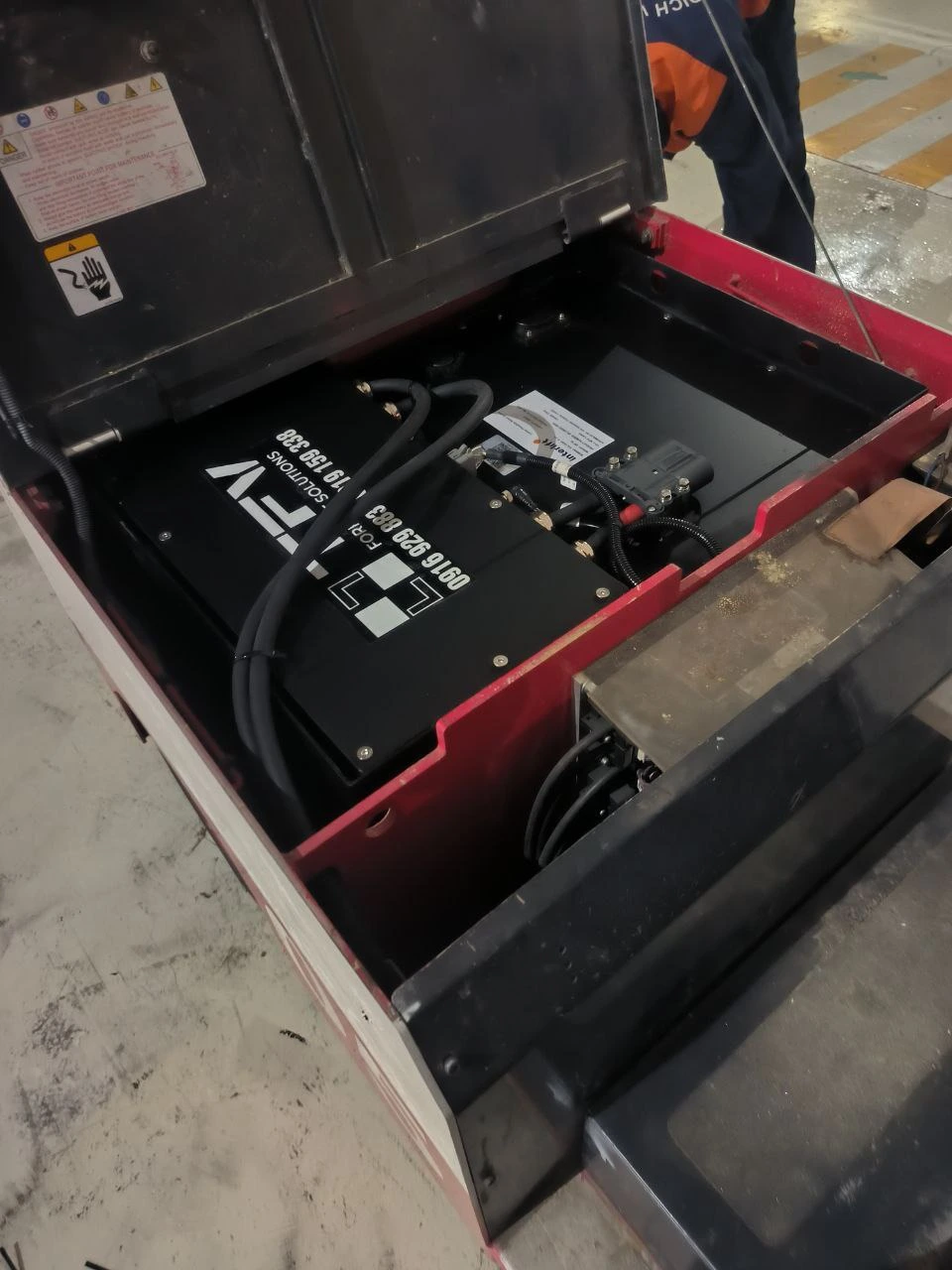 Pin lithium Interlift lắp đặt cho xe nâng điện