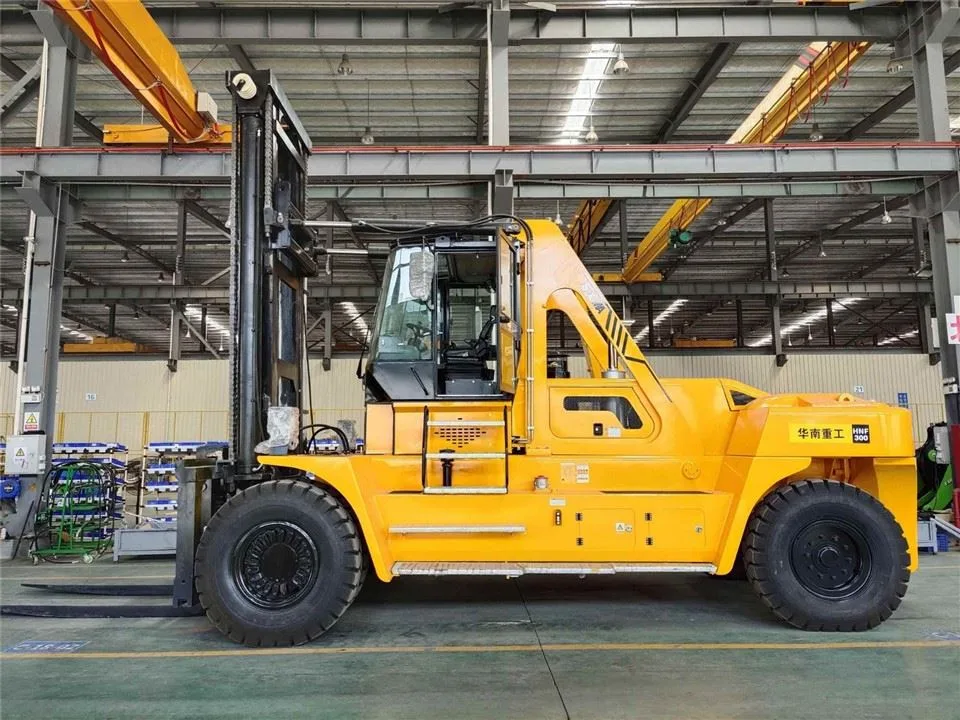 Khung nâng và giá càng của Xe nâng dầu SOCMA HNF300 30 tấn