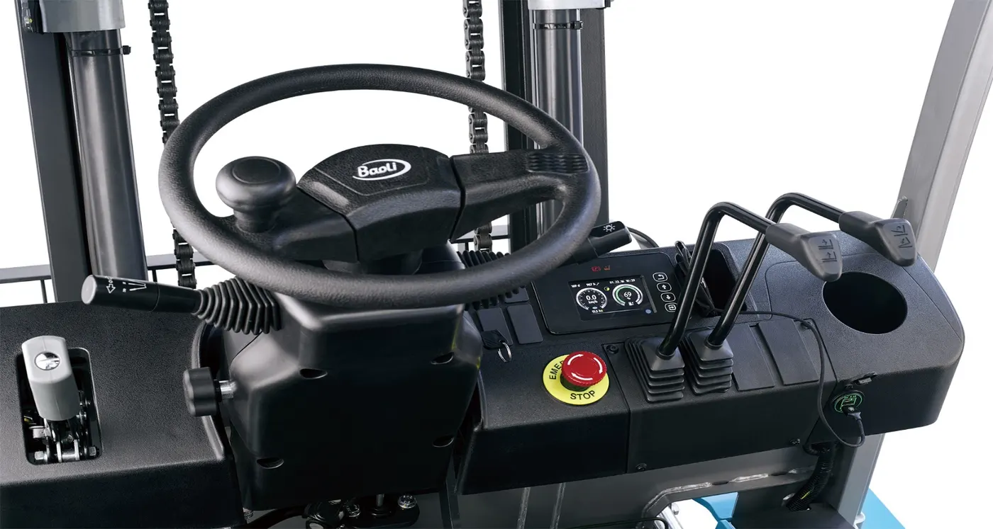 Cabin Xe nâng điện 3 bánh Baoli KBET20-Li-01: vô lăng, màn hình màu, nút dừng khẩn cấp