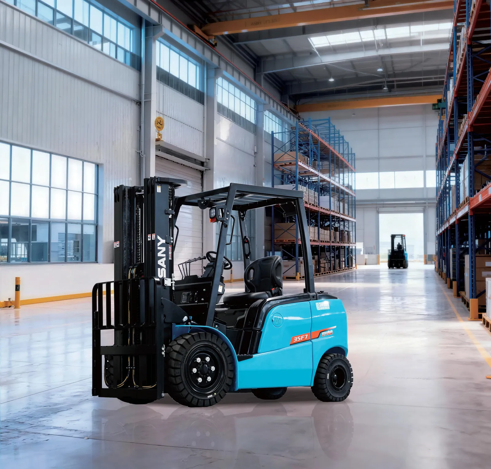 Xe nâng điện Sany SCP25F7 làm việc trong nhà kho