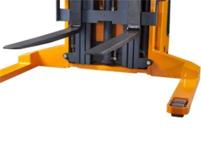 Càng rèn chỉnh bề rộng Xe nâng stacker Zowell XEK15