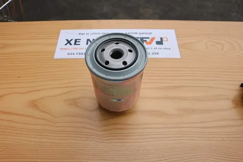 Lọc nhiên liệu xe nâng 23303-64010 nhìn từ thân bên