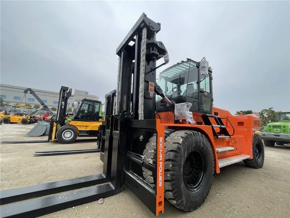 Xe nâng dầu SOCMA HNF250 25 tấn toàn cảnh