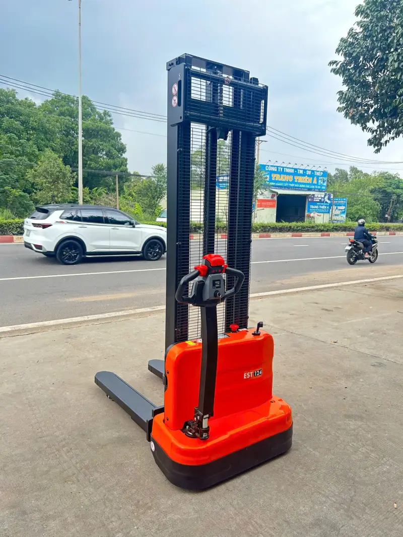 Xe nâng điện stacker EST124 tại TFV