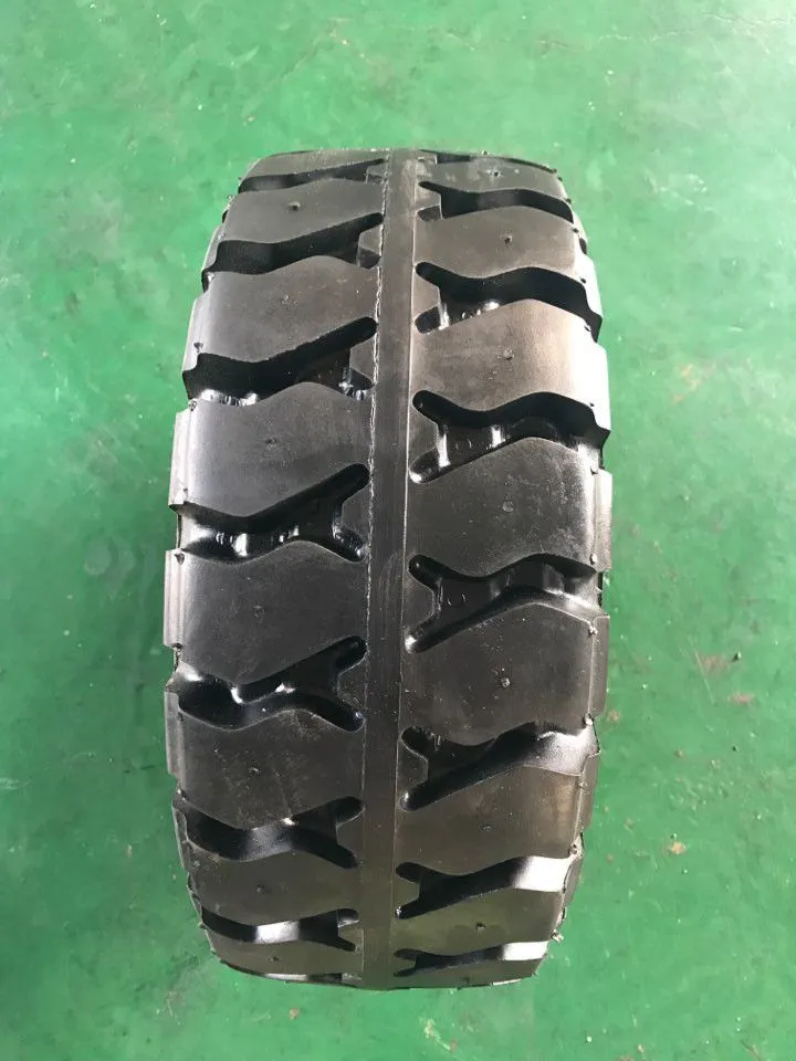 Mặt gai lốp đặc xe nâng 18x7-8 Success nhìn từ trên xuống