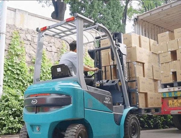 Phân loại xe nâng theo nhiên liệu – Điện, dầu diesel và xăng/LPG