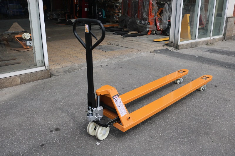 Xe nâng tay 3 tấn càng dài 2m hiệu Interlift, tiêu chuẩn Châu Âu