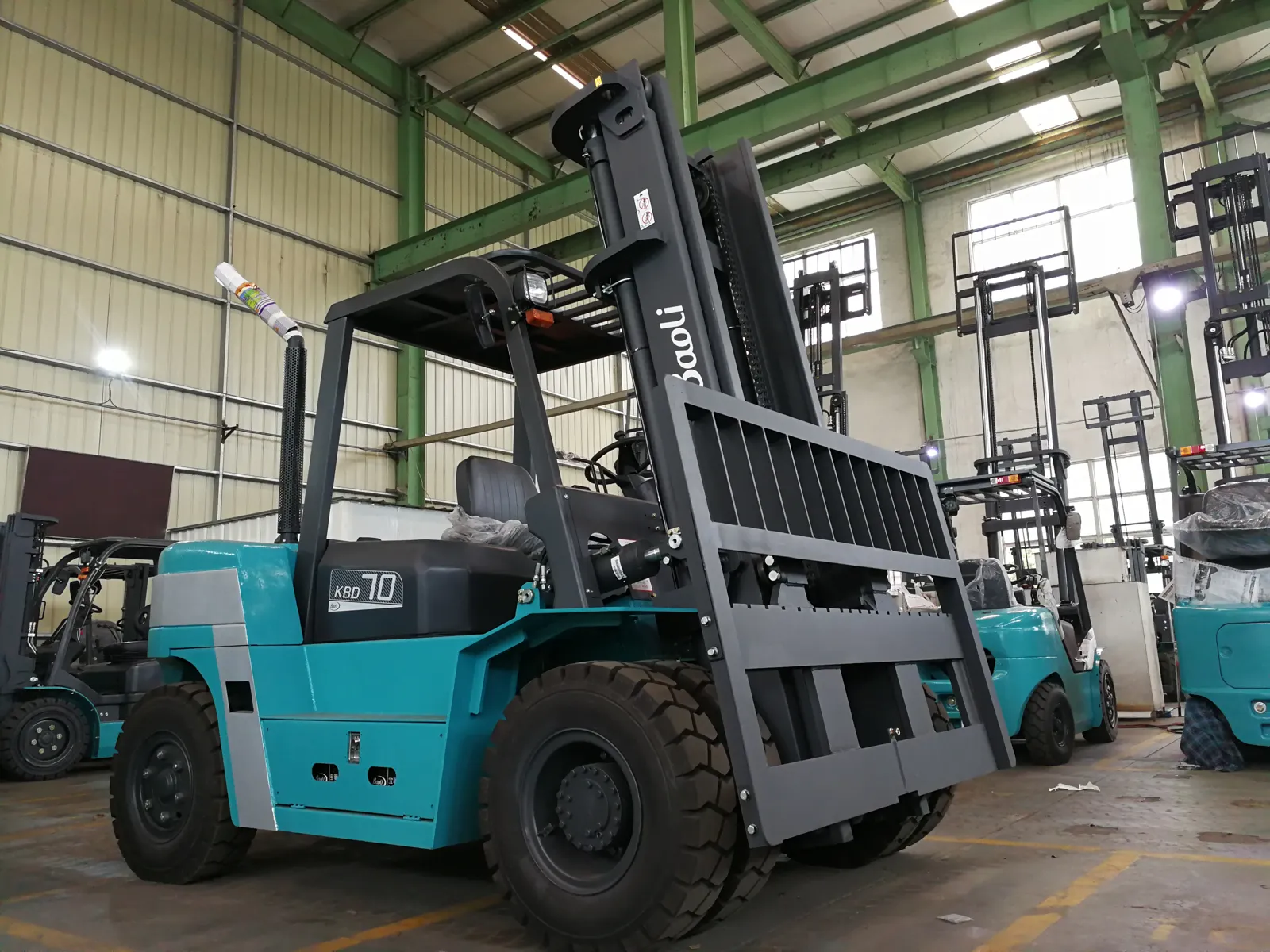 Xe nâng dầu Baoli KBD70 — khung nâng và giá càng
