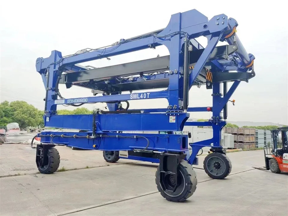 Straddle carrier SOCMA 45 tấn bản màu xanh