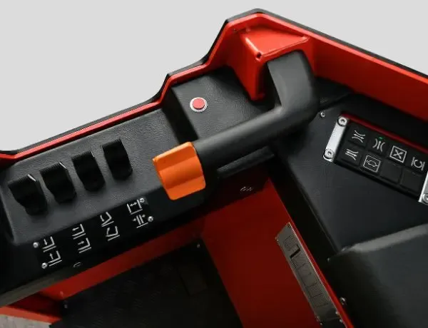 Xe nâng đa hướng MiMA MQ30 — cần điều khiển thủy lực
