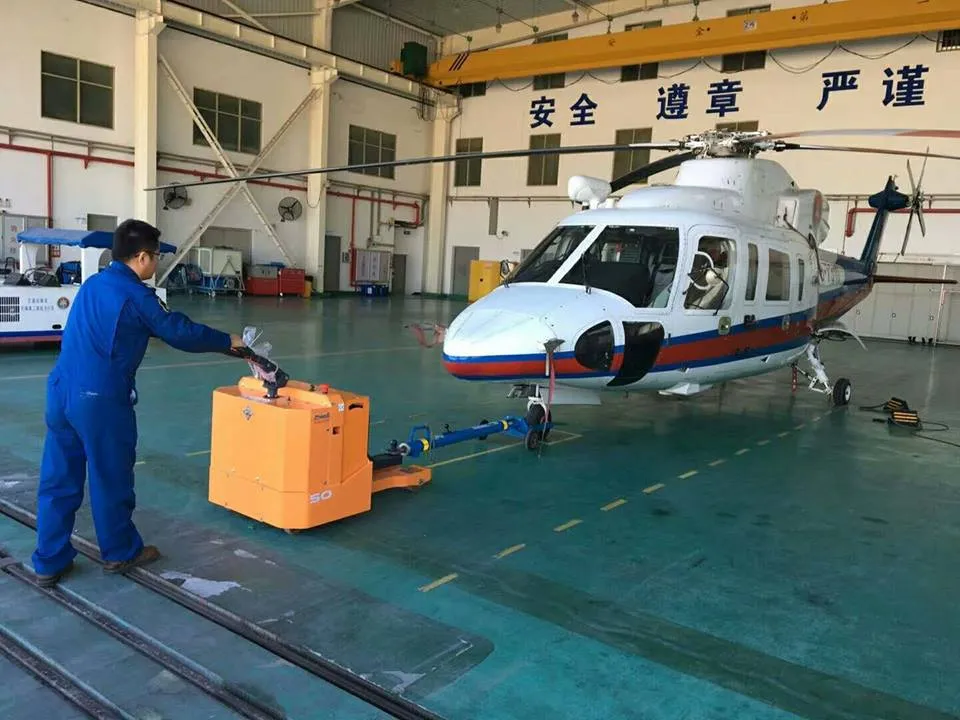 Xe kéo điện Zowell XTB50 — đưa trực thăng vào hangar