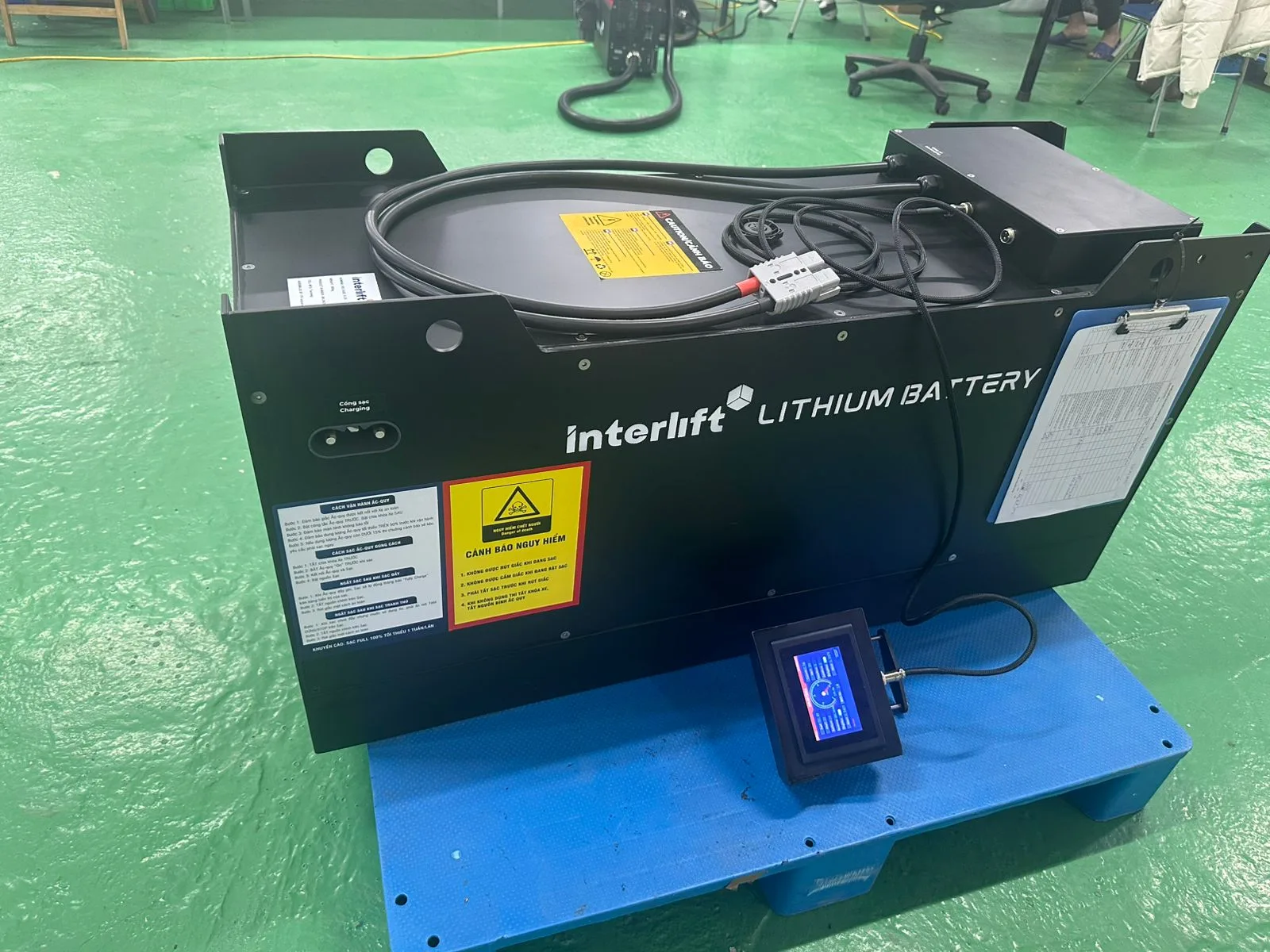Pin lithium xe nâng 72V Interlift tại xưởng TFV