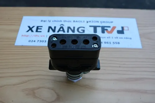 Dấu hiệu hỏng giắc kết nối ắc quy xe nâng 30A cổng cái