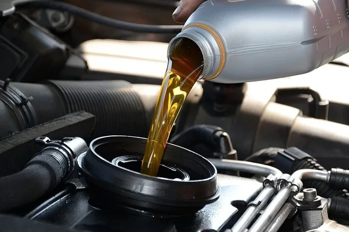 Hướng dẫn thay dầu thủy lực xe nâng đúng kỹ thuật
